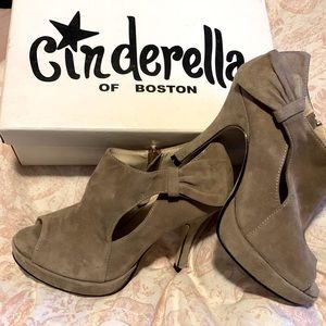 Cinderella of Boston TAUPE suede bootie is TAUPE.excellent condition box kept.